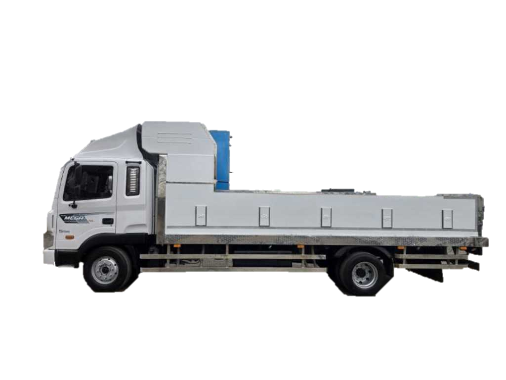Live fish transport truck