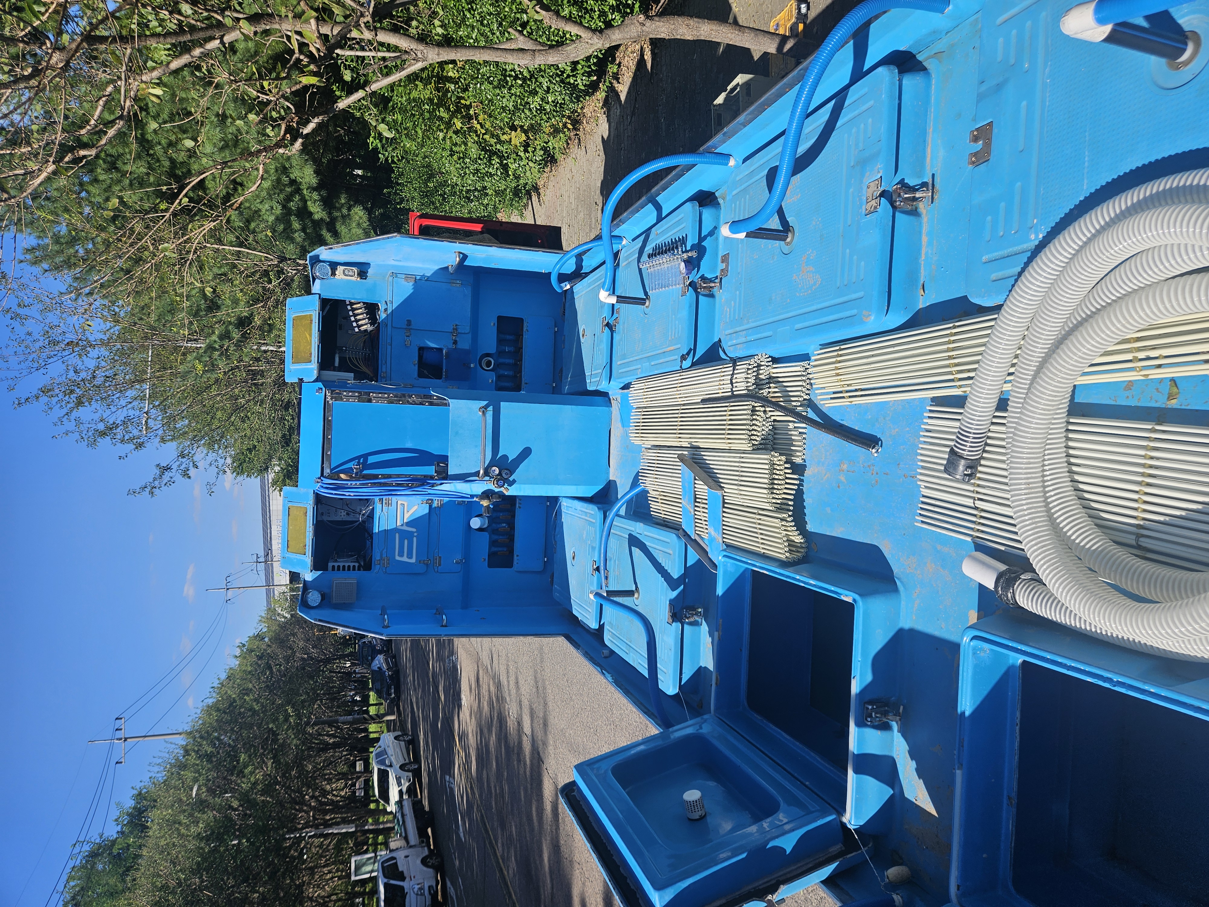 Fleet of O2MOS-equipped live fish transport trucks
